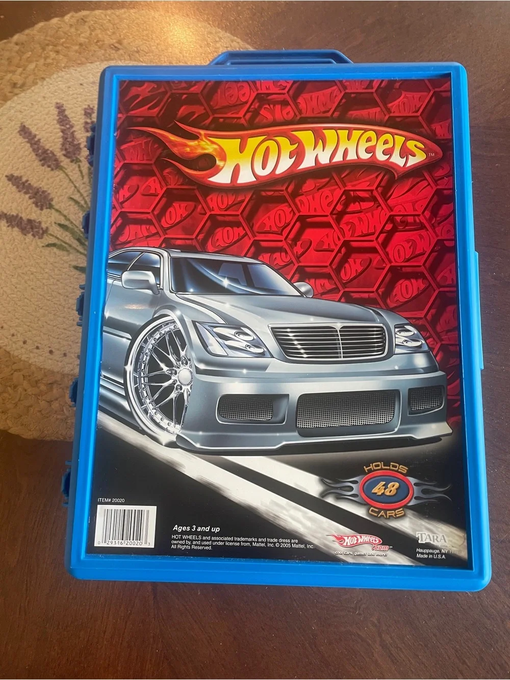 Hot Wheels 2005 48 Car Carrying Case Made In USA + 48 die cast cars & trucks